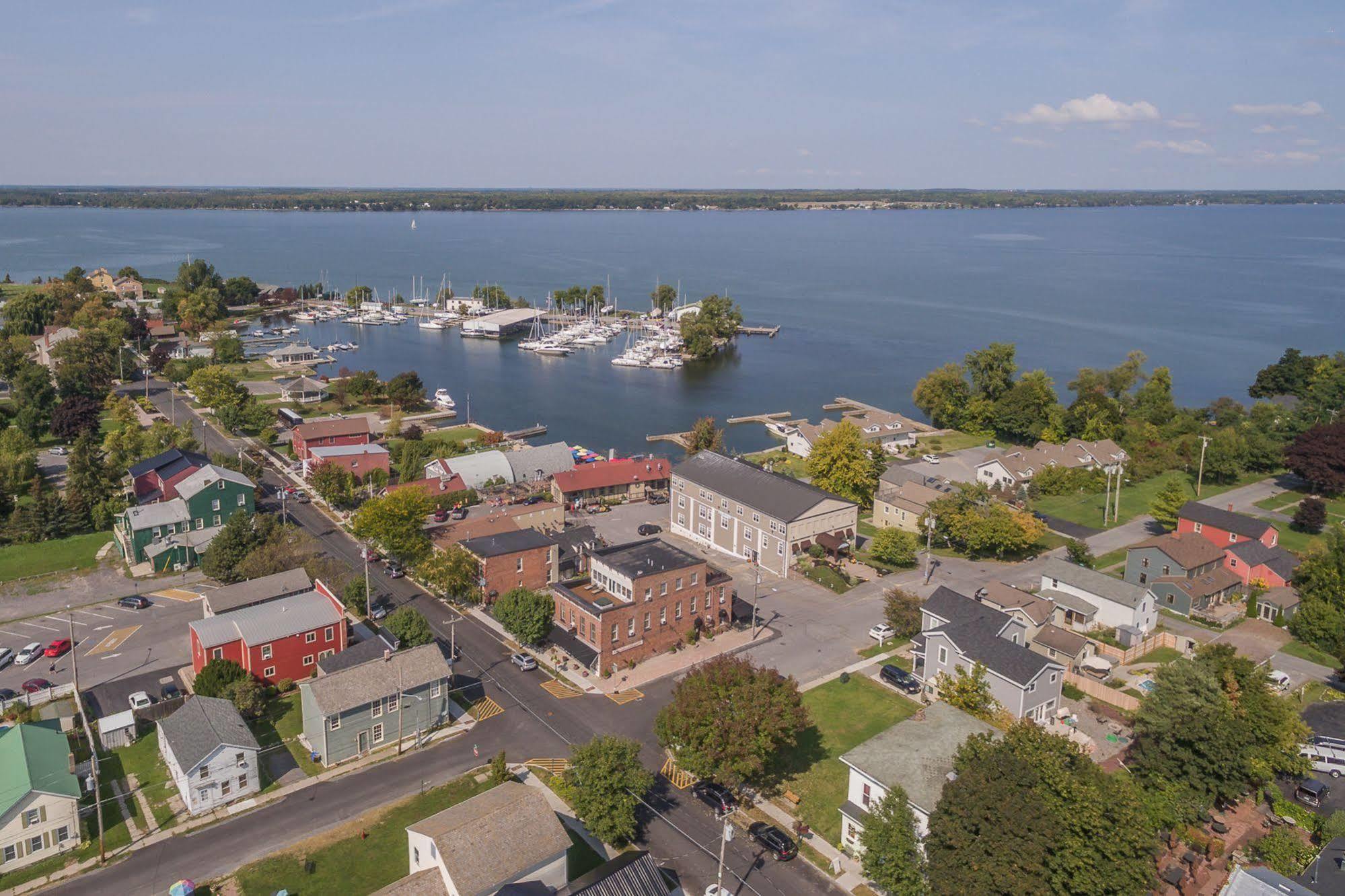 Harbor House Inn Sackets Harbor Buitenkant foto